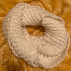 White Infinite scarf